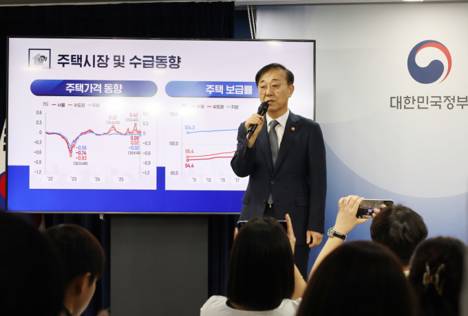 김윤덕 국토교통부 장관이 7일 정부서울청사에서 주택공급 확대방안 브리핑을 하고 있다. /사진=뉴시스 김명원 기자