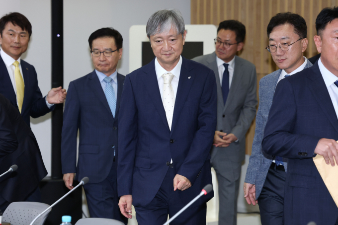  이찬진 금융감독원장이 1일 오후 서울 종로구 생명보험교육문화센터에서 열린 보험회사 CEO와의 간담회에 참석하고 있다./사진=뉴스1