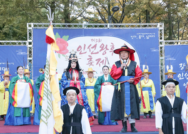 임병택 시장이 2023년 '제5회 인선왕후축제'에서 인사말을 하고 있다. /사진제공=시흥시 