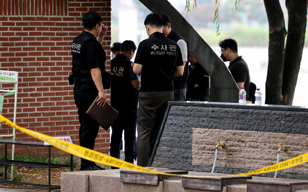 대구에서 총기로 사망한 육군3사관학교 교관이 사용한 실탄은 부대 내 재고가 없었던 것으로 알려졌다. 사진은 대구 수성구 수성못 인근에서 육군수사단, 경찰과학수사대 등이 현장조사를 벌이는 모습. /사진=뉴시스