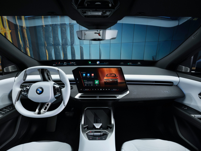 BMW 뉴 iX3에는 'BMW 파노라믹 iDrive'가 적용됐다. /사진=BMW코리아