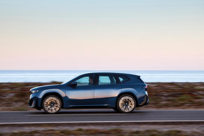 BMW 뉴 iX3 50 xDrive는 합산 최고출력 469마력, 합산 최대토크 65.8kg·m(645Nm)를 발휘한다. /사진=BMW코리아