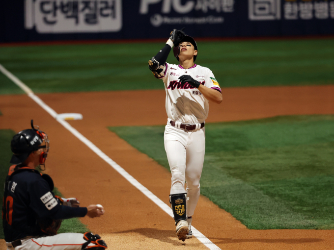 키움 히어로즈 송성문이 생애 첫 월간 MVP 수상에 성공했다. 사진은 키움에서 활약 중인 송성문의 모습. /사진=뉴스1 