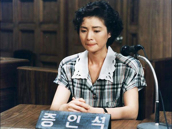 귀가중이던 한 여성이 서울 한 골목에서 두명의 남자로부터 성폭행 당하는 사건이 벌어졌다. 해당 장면은 변월수 사건을 각색한 영화 '단지 그대가 여자라는 이유만으로' 한 장면. /사진=유튜브 채널 '신지우' 캡처