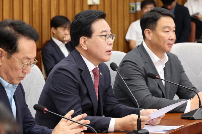  송언석 국민의힘 원내대표가 9일 서울 여의도 국회에서 열린 당 원내대책회의에서 이재명 대통령과 더불어민주당은 장동혁 대표가 요구한 3가지 사항을 반드시 수용해야한다며 발언을 하고 있다. /사진=뉴시스
