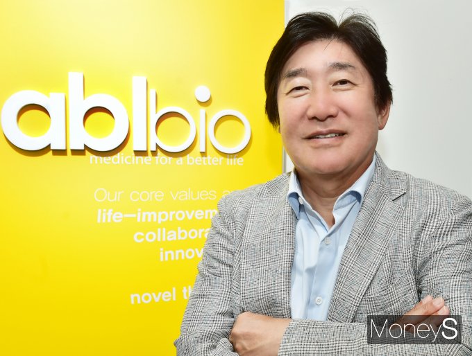 에이비엘바이오의 주가 향방이 주목된다. 사진은 지난해 8월 머니S와 인터뷰를 진행한 이상훈 에이비엘바이오 대표. /사진=임한별 기자