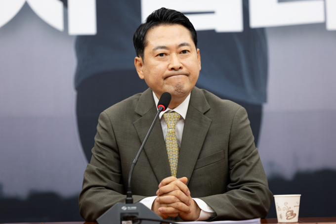  장동혁 국민의힘 대표가 9일 서울 여의도 국회에서 정청래 더불어민주당 대표의 교섭단체 대표 연설에 대해 거대 여당 대표의 품격을 기대했지만 양보는 커녕 여전히 없애겠다는 이야기만 반복해 실망스러웠다고 전했다. /사진=뉴스1