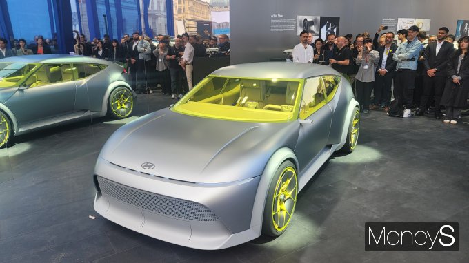 현대차가 'IAA 모빌리티 2025'에서 소형 EV  콘셉트 쓰리를 최초 공개했다. 사진은 콘셉트 쓰리 모습. /사진=김창성 기자