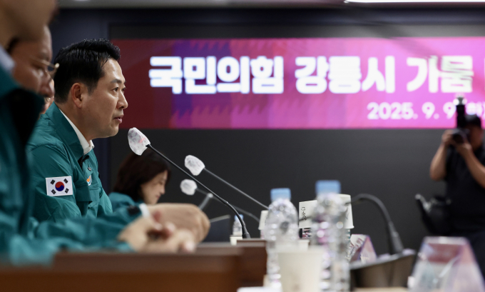 장동혁 국민의힘 대표가 9일 강원 강릉시청에서 열린 범정부 가뭄대응 현장지원반 간담회에 "강릉이 위기를극복하고 다시 일어설 수 있도록 끝까지 힘을 보태겠다"고 밝혔다. /사진=뉴시스