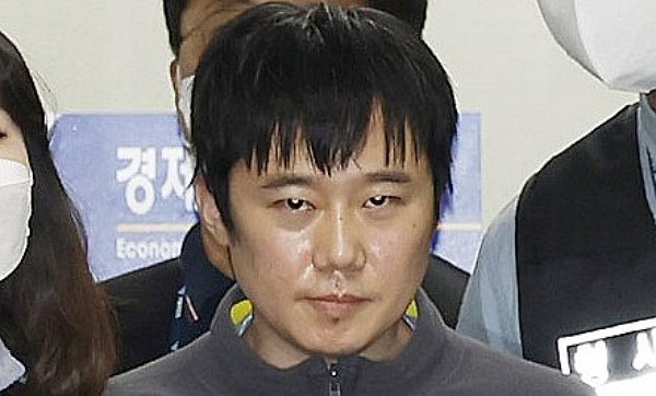 '신당역 살인사건'이 3주기를 맞았다. 사진은 전주환이 2022년 9월21일 오전 서울 중구 남대문경철서에서 서울중앙지검으로 송치되는 모습. /사진=뉴스1(공동취재단)