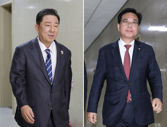 더불어민주당과 국민의힘이 10일 오후 더 센 특검법 수정 논의를 위해 재회동한다. 사진은 지난 9일 김병기 더불어민주당 원내대표(왼쪽), 송언석 국민의힘 원내대표가 서울 여의도 국회에서 여야 원내대표 회동을 위해 운영위원장실로 들어서고 있는 모습. /사진=뉴스1