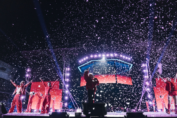 홍콩 경찰이 지드래곤, 주걸륜 등 인기 스타들의 콘서트 티켓을 사칭해 판매한 사기조직을 검거했다. 사진은 가수 지드래곤(GD)이 지난 3월29일 경기 고양시 고양종합운동장에서 열린 ‘지드래곤 2025 월드투어’에서 공연 중인 모습. /사진=뉴스1(갤럭시코퍼레이션 제공)