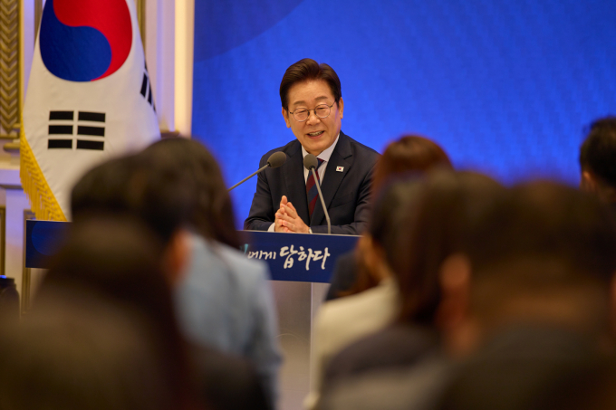 이재명 대통령이 오는 11일 서울 용산구 대통령실 청사에서 회복을 위한 100일, 미래를 위한 성장 슬로건으로 취임 100일 기자회견을 진행한다. 사진은 지난 7월3일 이재명 대통령이 서울 청와대 영빈관에서 열린 ‘대통령의 30일, 언론이 묻고 국민에게 답하다’ 기자회견에서 발언을 하고 있는 모습. /사진=뉴스1(대통령실 제공)