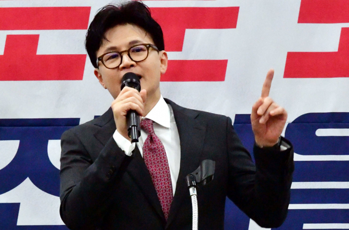 한동훈 전 국민의힘 대표가 10일 자신의 페이스북에 조은석특별사팀(내란특검팀) 공판 전 증인 신문 청구에 대해 "지난 2월 발간한 책, 여러 인터뷰, 다큐멘터리 문답 등으로 제가 알고 있는 전부를 이미 상세히 밝힌 바 있다"고 전했다. 사진은 지난달 11일 한 전 대표가 광주 서구 홀리데이인호텔에서 열린 국민의힘 전남도당위원장 취임식에 참석해 축사하는 모습. /사진=뉴시스
