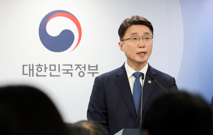 KT 고객을 대상으로 한 무단 소액결제 침해사고로 현재까지 278건, 약 1억7000만원 규모의 금전 피해가 발생한 것으로 확인됐다.사진은 류제명 과학기술정보통신부 제2차관이 10일 서울 종로구 정부서울청사에서 KT 고객 무단 소액결제 침해사고 관련 브리핑을 하고 있는 모습. /사진=뉴스1