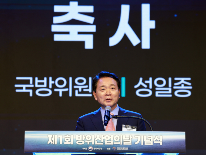 성일종 국민의힘 의원이 10일 서울 여의도 국회 의원회관에서 열린 성 의원 주재로 한국 유방암 환우단체 세미나에서 70대 여성에게 폭행을 당하는 일이 벌어졌다. 사진은 지난 7월8일 성일종 국회 국방위원장 서울 용산구 그랜드 하얏트 서울 그랜드볼룸에서 열린 제1회 방위산업의 날 기념식에 참석해 축사를 하고 있는 모습. /사진=뉴시스