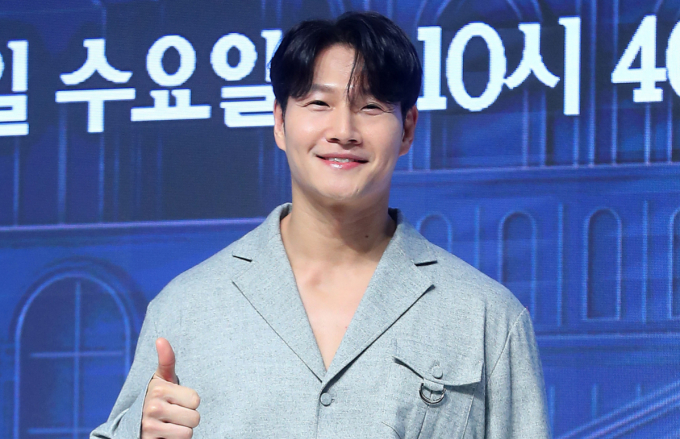 새신랑 김종국이 아내를 둘러싼 소문에 대해 직접 입을 연다. 사진은 지난 2월 서울 강남구 논현동 엘리에나호텔에서 진행된 엠넷 예능 '커플팰리스2' 제작발표회에 참석한 가수 김종국. /사진=스타뉴스