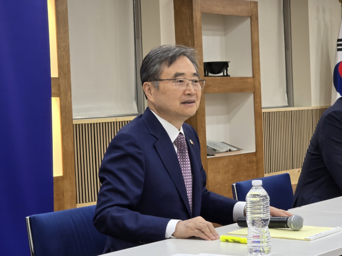 조현 외교부 장관이 미국 조지아주 한국인 근로자 구금 문제에 대해 지난 10일(이하 현지시각) 미국 워싱턴D.C에서 마코 루비오 미국 국무장관과 회담했다고 말했다. 사진은 조 장관이 지난 10일 미국 워싱턴D.C 주미한국대사관에서 루비오 장관과 만나 조지아주 한국인 근로자 조기 석방을 위해 논의한 내용에 대해 설명하는 모습. /사진=뉴스1