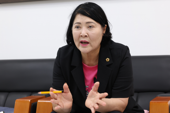                                         윤명희 전남도의회 문화경제관광위원장/홍기철기자
