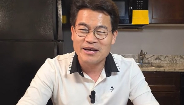 미국에 머물고 있는 전 한국사 강사 전한길씨가 망명 제안을 받았다는 주장을 펼쳤다. 사진은 전 한국사 강사 전한길. /사진=유튜브 채널 '전한길뉴스' 캡처