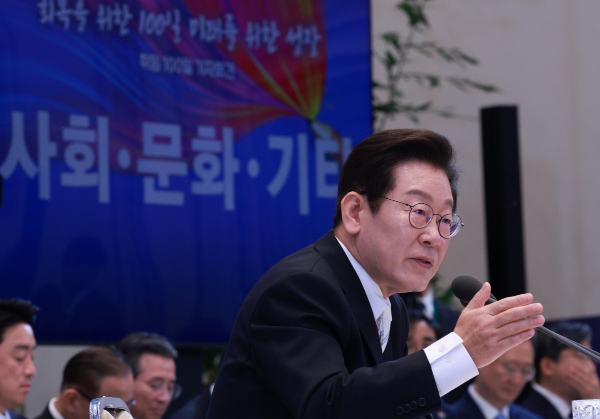 이재명 대통령이 남북 관계와 관련해 '북미 관계'가 중요하다고 주장했다. 진은 이재명 대통령이 11일 청와대 영빈관에서 열린 취임 100일 기자회견 '회복을 위한 100일, 미래를 위한 성장'에서 취재진 질문에 답하는 모습. /사진=뉴시스