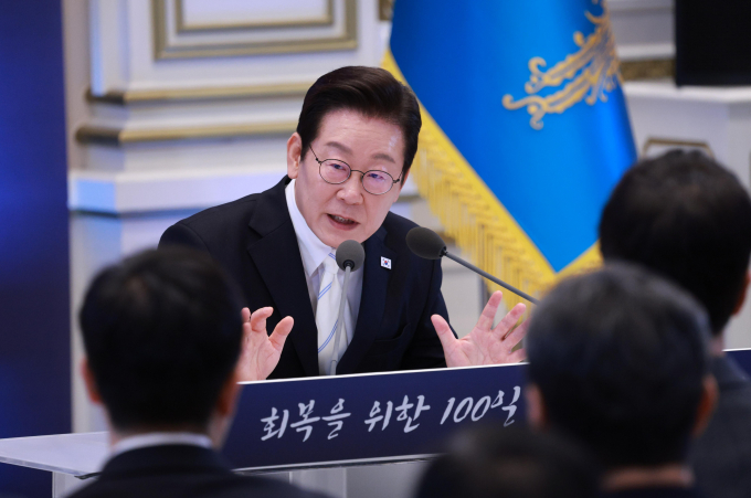 이재명 대통령이 검찰개혁을 1년 안에 해내야 한다고 밝혔다. 사진은 이 대통령이 11일 청와대 영빈관에서 열린 취임 100일 기자회견 '회복을 위한 100일, 미래를 위한 성장'에서 취재진 질문에 답변하는 모습. /사진=뉴시스