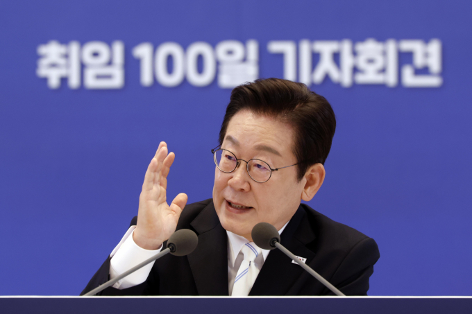 이재명 대통령이 11일 청와대 영빈관에서 열린 취임 100일 기자회견 '회복을 위한 100일, 미래를 위한 성장'에서 질문에 답변했다. /사진=뉴시스