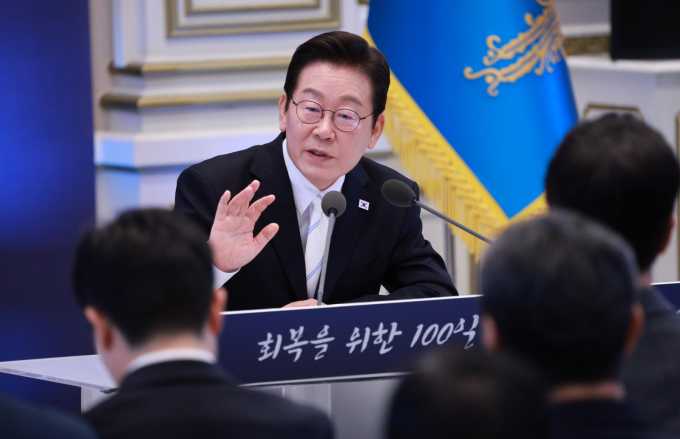 이재명 대통령이 11일 청와대 영빈관에서 열린 취임 100일 기자회견 '회복을 위한 100일, 미래를 위한 성장'에서 취재진 질문에 답변했다. /사진=뉴시스