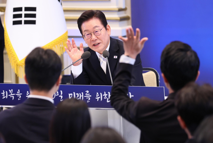이재명 대통령이 11일 청와대 영빈관에서 열린 취임 100일 기자회견 '회복을 위한 100일, 미래를 위한 성장'에서 취재진 질문을 받았다./사진=뉴시스(대통령실통신사진기자단)
