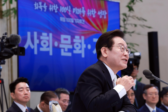 이재명 대통령이 11일 청와대 영빈관에서 열린 취임 100일 기자회견 '회복을 위한 100일, 미래를 위한 성장'에서 취재진 질문에 답했다. /사진=뉴시스
