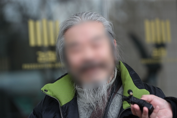 아동 성폭행범 조두순(72)이 올 초 외출제한 명령을 위반하고 전자장치를 훼손한 혐의로 재판에 넘겨졌다. 사진은 아동 성폭행범 조두순 모습. /사진=뉴스1