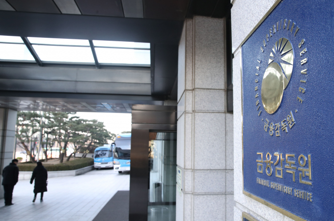 외국인이 지난 달 국내 증시에서 순매수를 이어간 반면 채권은 순회수로 전환했다. /사진=뉴시스