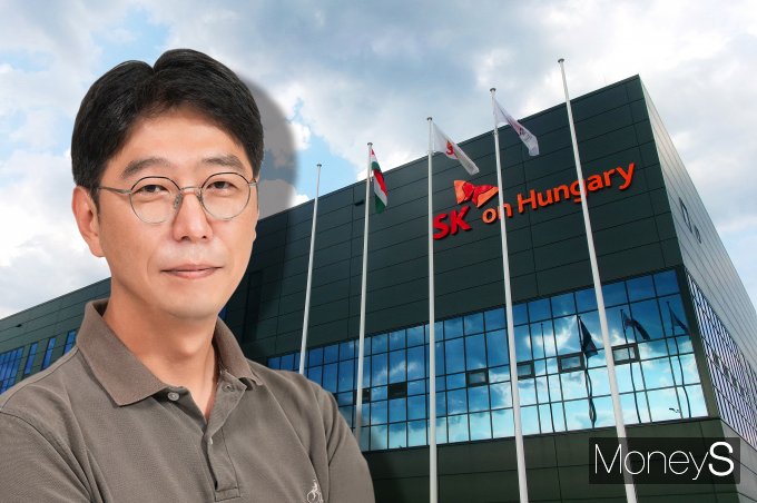 김세진 SK온 유럽법인장은 헝가리 코마롬과 이반차 공장이 SK온의 유럽 전략에서 핵심 거점 생산 기지라는 점을 강조했다. /그래픽=김은옥 기자