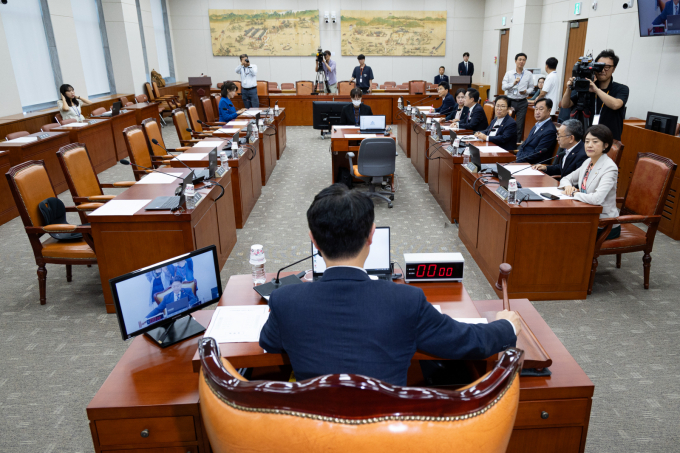 김영호 국회 교육위원회 위원장이 11일 서울 여의도 국회에서 열린 교육위원회 전체회의에서 국민의힘 의원들이 불참한 가운데 최교진 부총리 겸 교육부 장관 후보자 인사청문경과보고서를 민주당 주도로 채택했다. /사진=뉴스1