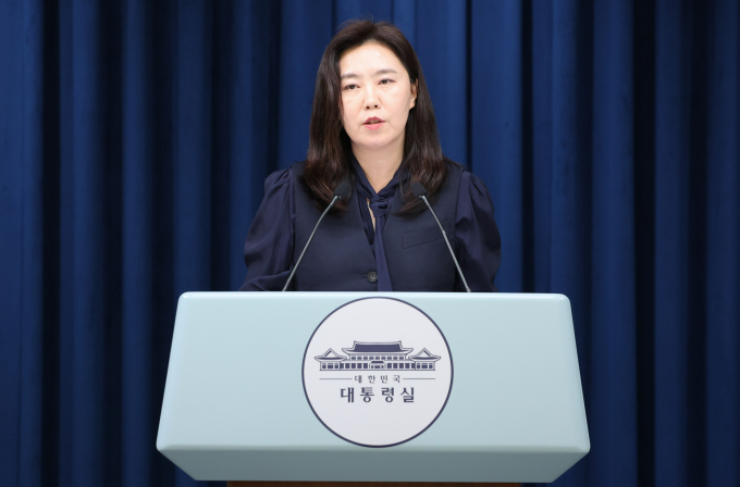 대통령실이 야당의 이억원 금융위원장 후보자와 주병기 공정거래위원장 후보자에 대한 인사청문보고서 채택 거부에 유감을 표했다. 사진은 강유정 대통령실 대변인이 지난 9일 서울 용산 대통령실 청사에서 여가부 차관, 대도시광역교통위원장 등 인선을 발표하는 모습. /사진=뉴스1