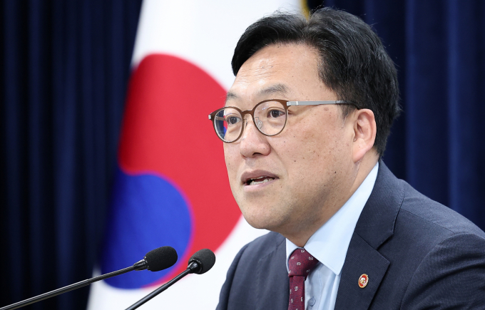  김병환 금융위원장이 1년2개월간의 업무를 끝내고 12일 자리에서 물러났다./사진=뉴스1