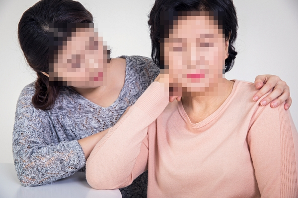 신혼여행을 같이 가자는 엄마 때문에 난감하다는 예비 신부가 고민을 털어놨다. 사진은 기사의 이해를 돕기 위함. /사진=클립아트코리아