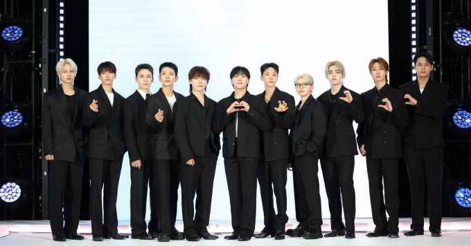 그룹 세븐틴 공연 도중 폭죽 사고가 발생해 관객 2명이 부상을 입었다. 사진은 지난 6월4일 서울 용산구 한화손해보험 한남사옥에서 열린 에어비앤비 포토행사에 참석한 그룹 세븐틴. /사진=뉴스1