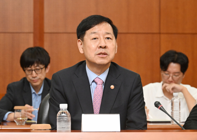 정부가 양도소득세 대주주 범위를 현행 유지한다. 사진은 지난 12일 구윤철 경제부총리 겸 기획재정부 장관이 경기 의왕시 현대자동차 로보틱스 랩에서 열린 첫번째 'AI 대전환 릴레이 현장 간담회'에서 발언하는 모습. /사진=뉴시스(기획재정부 제공)