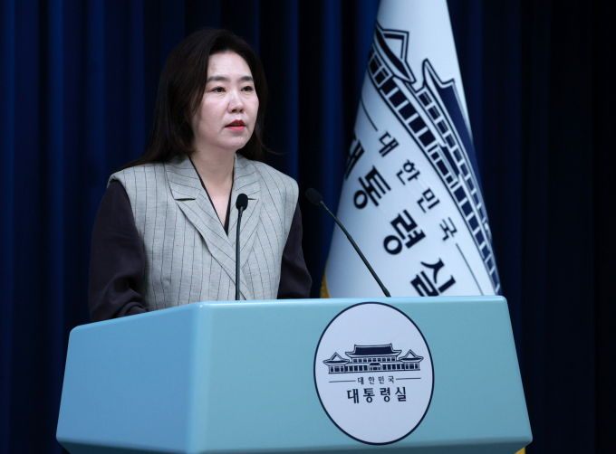 대통령실이 미국 측 한·미 통화스와프 체결 요청에 대해 협상이 진행 중이라고 말했다. 사진은 강유정 대통령실 대변인이 15일 서울 용산 대통령실 청사에서 핵심규제 합리화 전략회의 관련 브리핑을 하는 모습. /사진=뉴시스