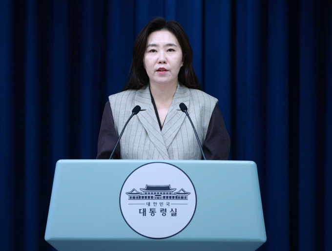 강유정 대통령실 대변인이 여당 일각에서 거론된 조희대 대법원장 사퇴 주장에 대해 원칙적으로 공감된다고 발언했다. 사진은 강 대변인이 15일 서울 용산 대통령실 청사에서 핵심규제 합리화 전략회의 관련 브리핑을 하는 모습. /사진=뉴시스