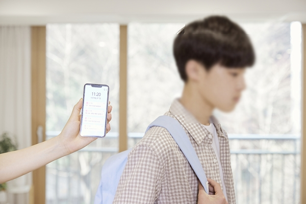 사춘기 아들이 엄마 전화 번호를 '인성 X 같은 X'이라고 저장한 사연이 전해져 충격을 안겼다. 사진은 기사 내용과 무관함. /사진=클립아트코리아