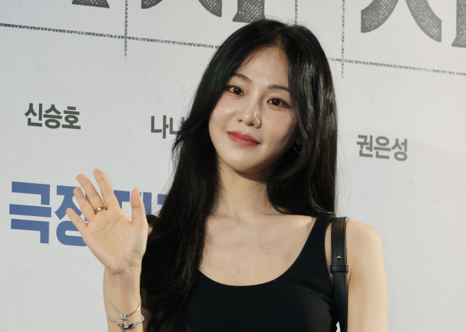 배우 한지은이 반려 도마뱀을 학대하고 있다는 논란에 휩싸인 가운데 소속사가 해명을 내놨다. 사진은 지난 7월 서울 롯데시네마 롯데월드점에서 진행된 영화 '전지적 독자 시점'(감독 김병우) VIP 시사회 포토월 행사에 참석한 배우 한지은. /사진=스타뉴스