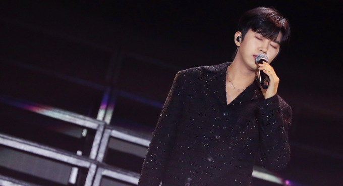시청자들의 뜨거운 화제를 모았던 SBS 예능프로그램 '섬총각 영웅'의 마지막 이야기가 오는 16일에 방송된다. 사진은 2023년 12월18일 가수 임영웅이 필리핀 아레나에서 열린 '2023 아시아 아티스트 어워즈 인 필리핀'(2023 Asia Artist Awards IN THE PHILIPPINES, 이하 '2023 AAA')에서 멋진 무대를 선보이고 있는 모습.  /사진=머니투데이