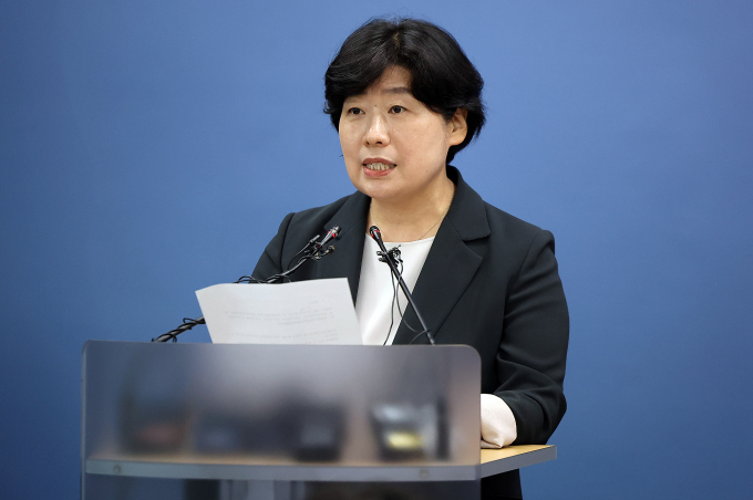 12·3 비상계엄 관련 내란·외환 의혹을 수사하는 내란 특검팀(특별검사 조은석)이 증인신문 예정인 한동훈 전 국민의힘 대표가 강제구인에 대해 '할 테면 하라'고 자신의 페이스북에 글을 올린 것에 대해 "매우 유감"이라고 밝혔다. 사진은 내란특검팀 박지영 특검보가 지난달 24일 서울 서초구 서울고등검찰청에 마련된 내란특검 사무실에서 정례 브리핑을 하는 모습. /사진=뉴스1