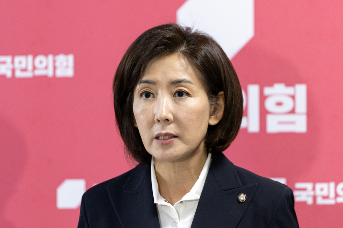 나경원 국민의힘 의원이 검찰의 2019년 국회에서 벌어진 여야 패스트트랙(신속처리안건) 충돌 사건 징역형 구형에 대해 해당 사건은 범죄가 아니라며 억울함을 호소했다. 사진은 나 의원이 15일 서울 여의도 국회에서 민주당·대통령실의 대법원장 사퇴 촉구 및 내란특별재판부 규탄, 중단된 이재명 대통령 5개 재판 신속재개 등을 촉구하는 기자회견을 하는 모습. /사진=뉴스1