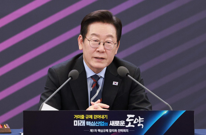 이재명 대통령이 인천 옹진군에서 순직한 인천 해양경찰서 소속 고(故) 이재석 경사 사건을 외부 독립 기관 조사를 지시했다. 사진은 이 대통령이 15일 서울 성북구 한국과학기술연구원(KIST)에서 열린 제1차 핵심규제 합리화 전략회의에서 마무리 발언하는 모습. /사진=뉴시스