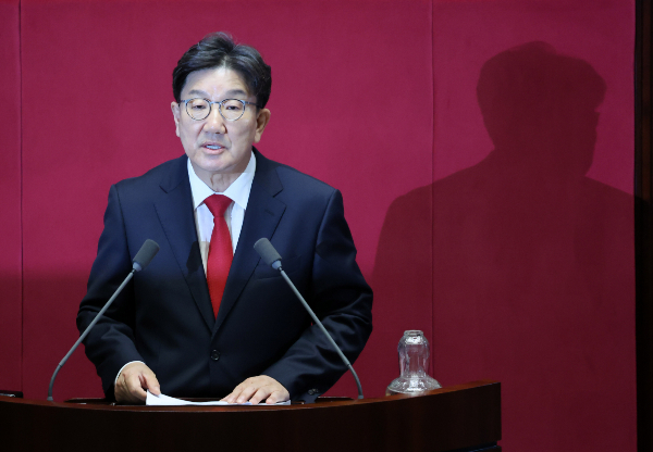 불법 정치자금 수수 의혹을 받는 권성동 국민의힘 의원이 16일 구속 심사를 받는다. 사진은 권성동 국민의힘 의원이 지난 11일 오후 서울 여의도 국회에서 열린 제249회국회(정기회) 제4차 본회의에서 자신의 체포동의안에 대해 신상발언 하는 모습. /사진=뉴시스