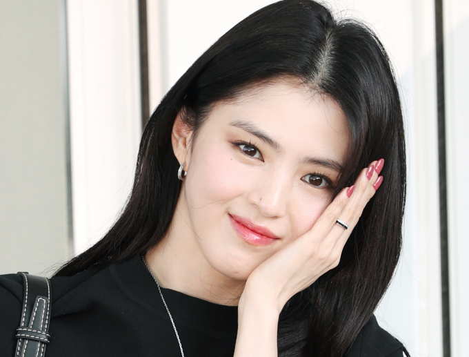  한소희 첫 팬미팅이 티켓 판매율 저조로 우려를 빚었다. 사진은 지난 7월 인천국제공항을 통해 태국 방콕으로 출국한 배우 한소희. /사진=뉴스1