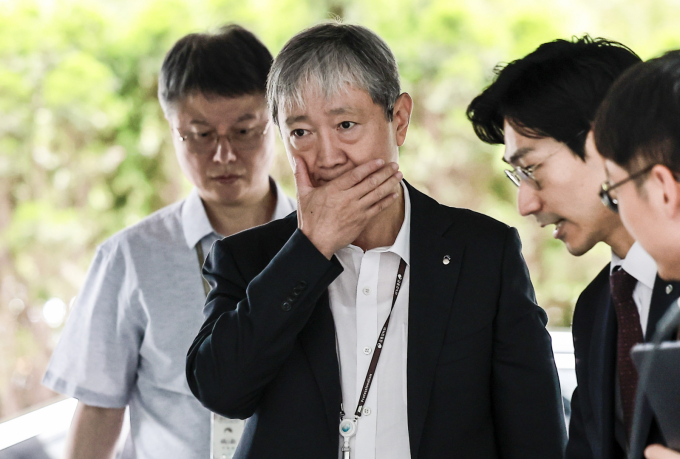 이찬진 금융감독원장이 12일 서울 영등포구 금융감독원으로 출근하고 있다. /사진-뉴시스